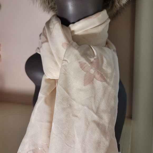 AUTH LOUIS VUITTON MONOGRAM PINK SILK SCARF 81827 - Picture 3 of 13